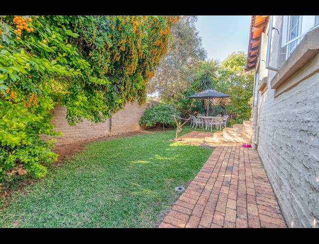 2 BEDROOM TOWNHOUSE FOR SALE IN HONEYDEW MANOR